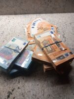Euros (EUR)